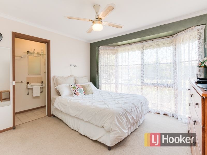 35 Horsfield Street, Cranbourne North VIC 3977