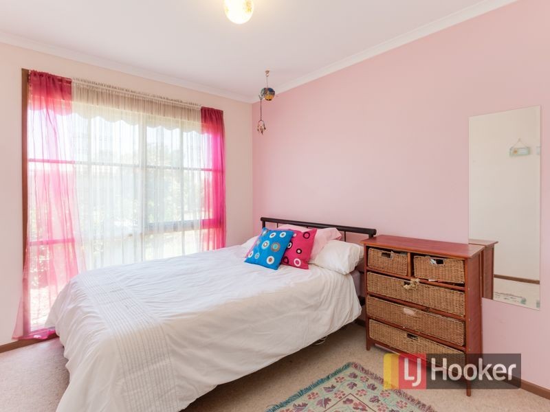 35 Horsfield Street, Cranbourne North VIC 3977