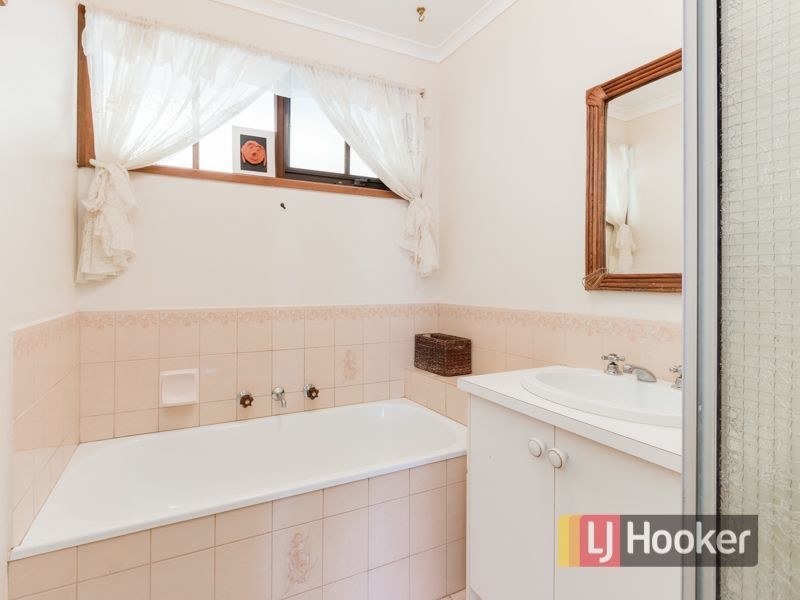 35 Horsfield Street, Cranbourne North VIC 3977