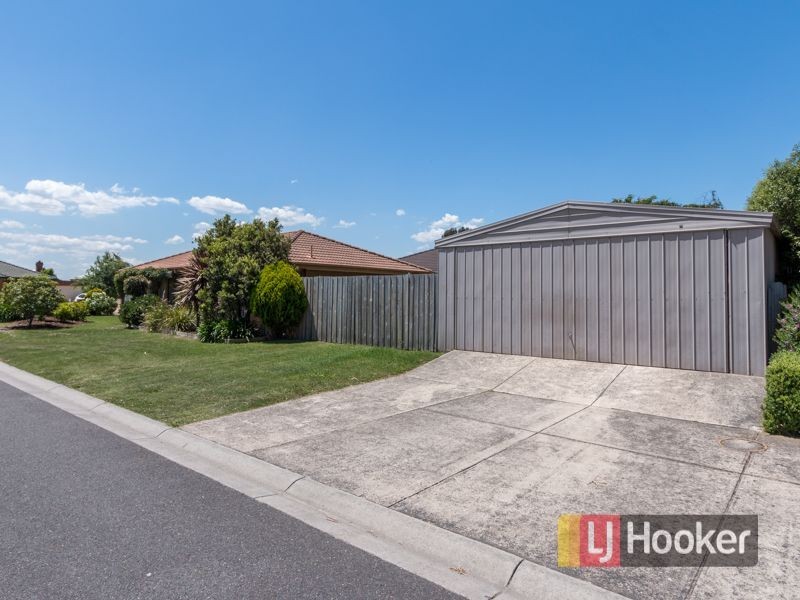 35 Horsfield Street, Cranbourne North VIC 3977