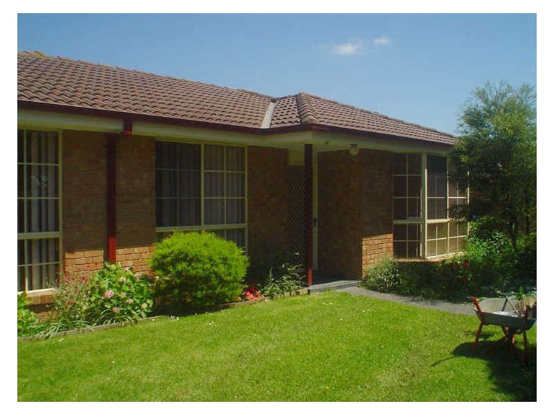 2/37 Lyall Street, Cranbourne VIC 3977