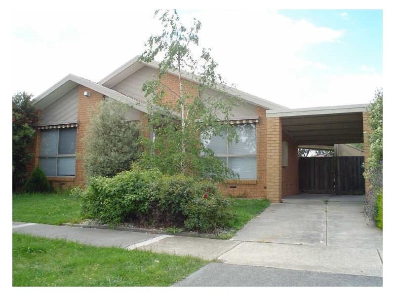 48 Lawless Drive, Cranbourne North VIC 3977