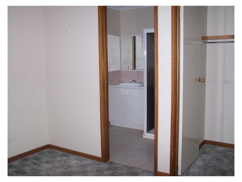 48 Lawless Drive, Cranbourne North VIC 3977