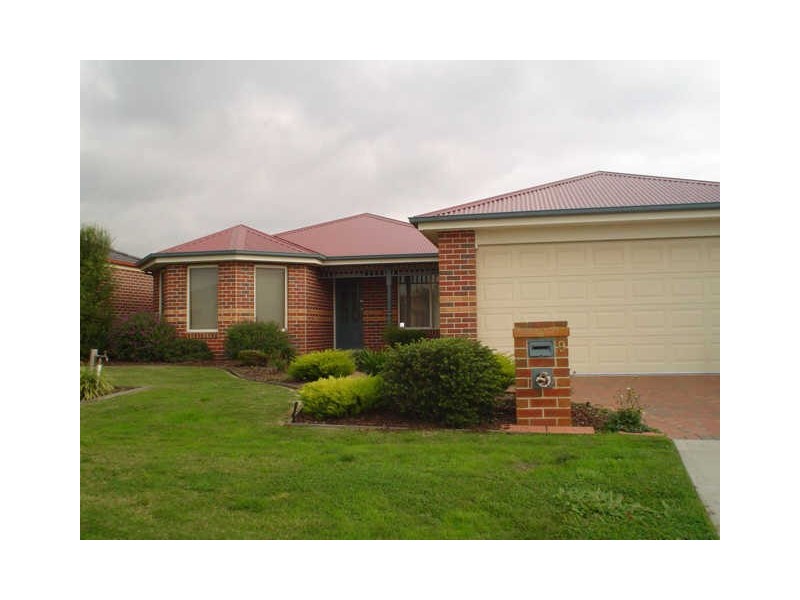 9 Formby Place, Cranbourne VIC 3977