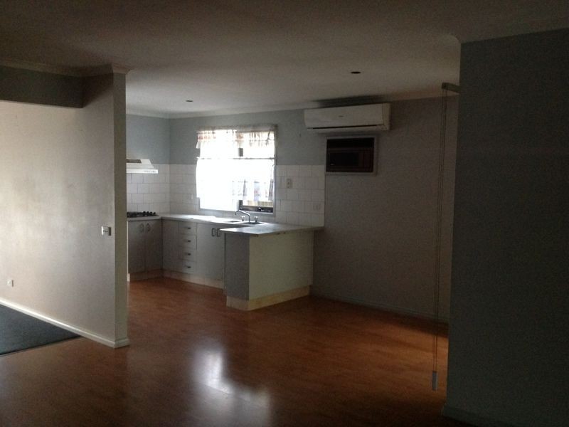 8 Maltravers Crescent, Cranbourne VIC 3977