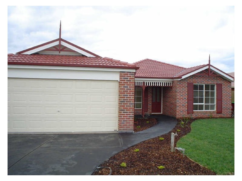 18 Formby Place, Cranbourne VIC 3977