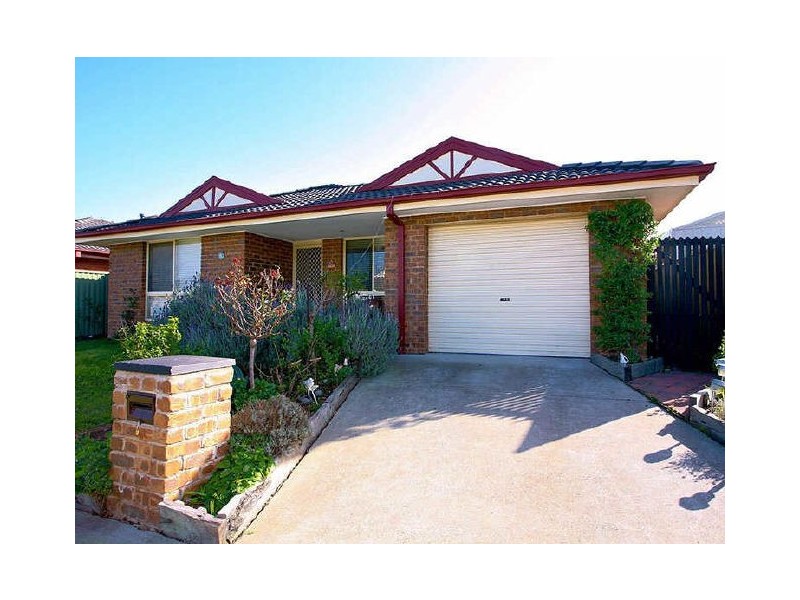 10 Thistlewood Place, Cranbourne East VIC 3977