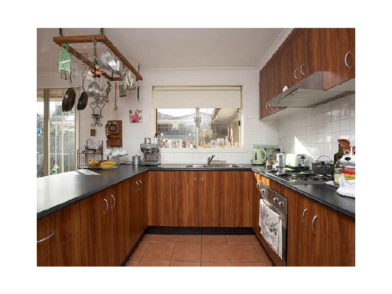 10 Thistlewood Place, Cranbourne East VIC 3977