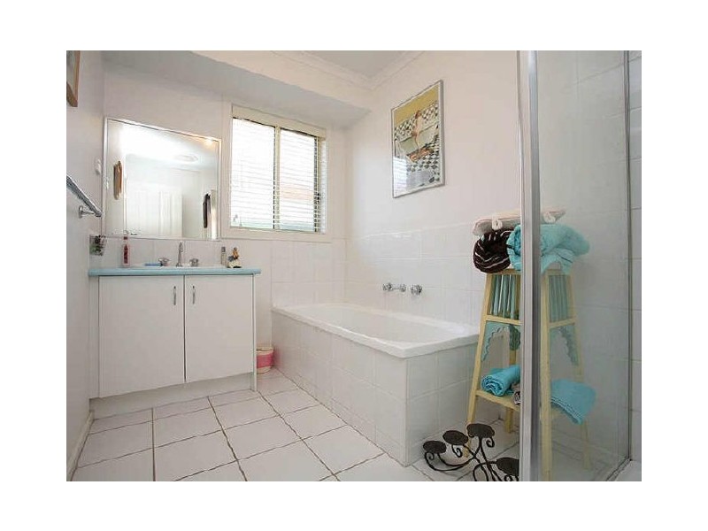 10 Thistlewood Place, Cranbourne East VIC 3977