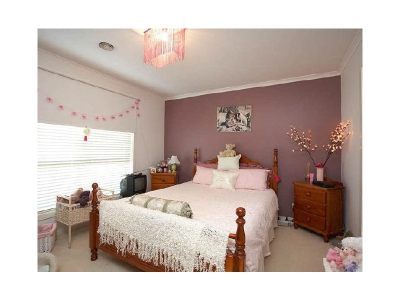 10 Thistlewood Place, Cranbourne East VIC 3977