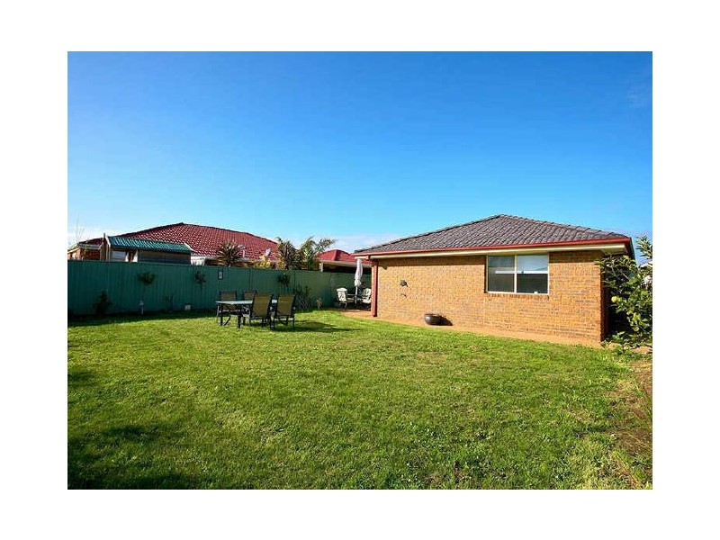 10 Thistlewood Place, Cranbourne East VIC 3977