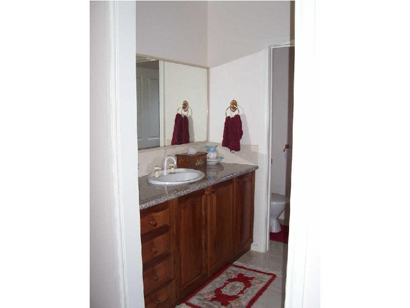 10 Amberly Park Drive, Narre Warren South VIC 3805