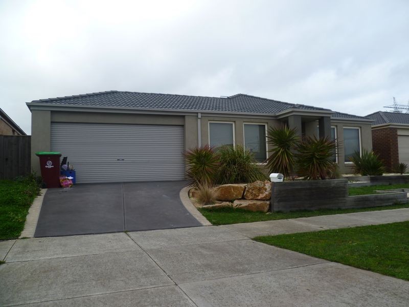 7 Robusta Avenue, Cranbourne VIC 3977