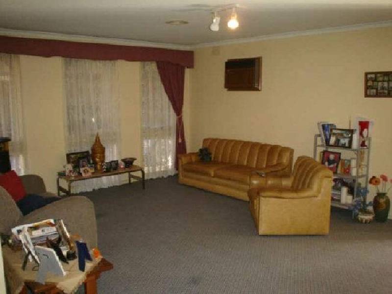 15 Bourke Road, Cranbourne VIC 3977