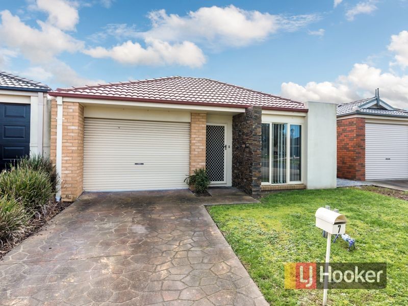 7 Saltram Court, Cranbourne East VIC 3977