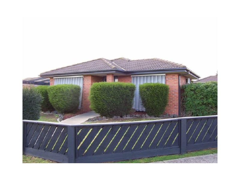 151 Courtenay Avenue, Cranbourne North VIC 3977