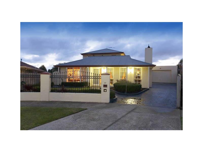 24 Denham Crescent, Cranbourne North VIC 3977