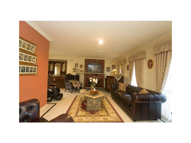 24 Denham Crescent, Cranbourne North VIC 3977