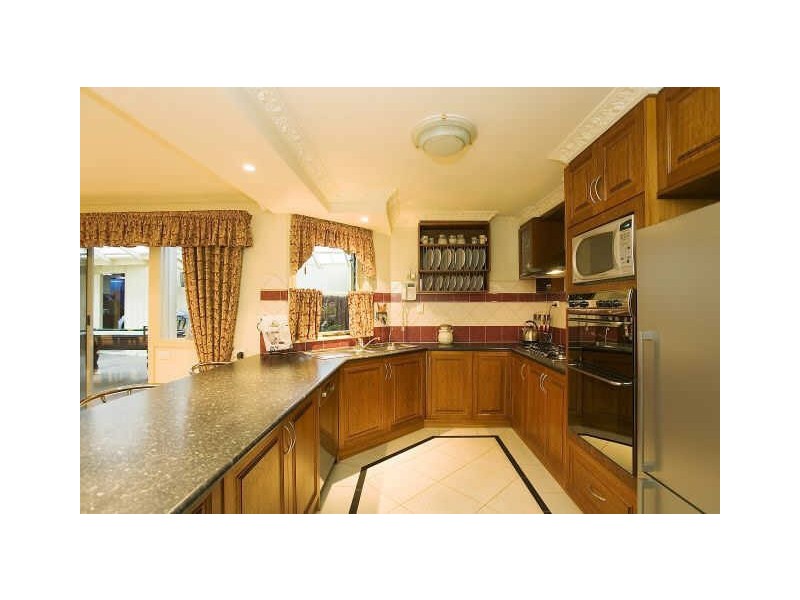 24 Denham Crescent, Cranbourne North VIC 3977