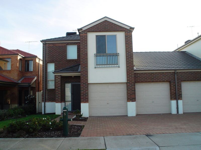 5 Boronia Avenue, Cranbourne VIC 3977