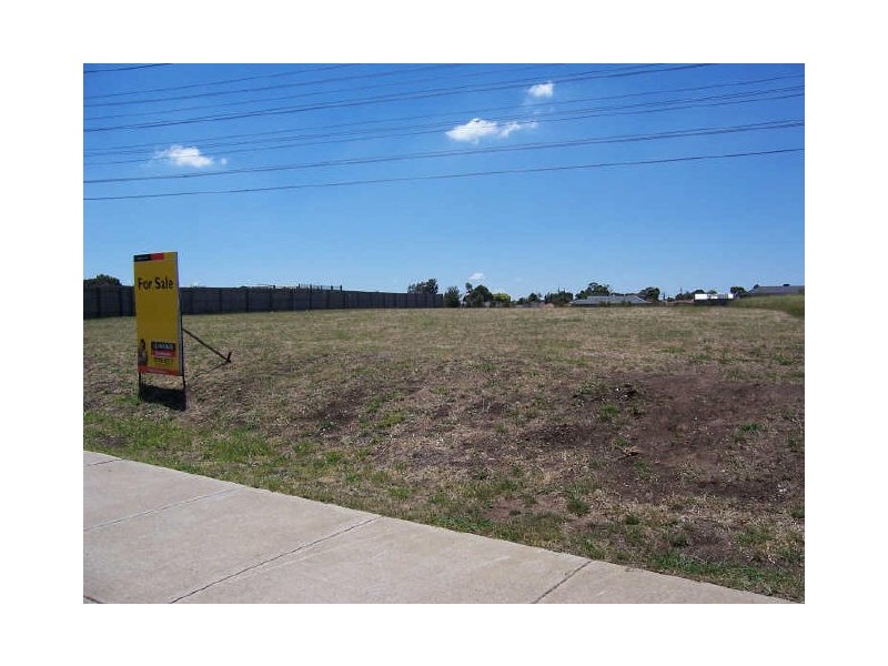 82 Scarborough Avenue, Cranbourne VIC 3977