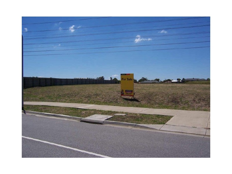 82 Scarborough Avenue, Cranbourne VIC 3977