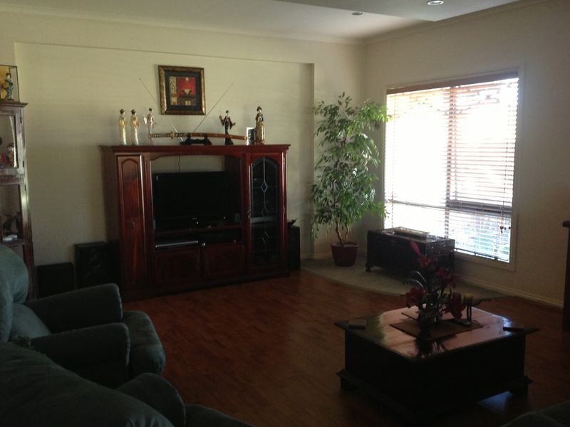 33 Waterside Drive, Cranbourne VIC 3977