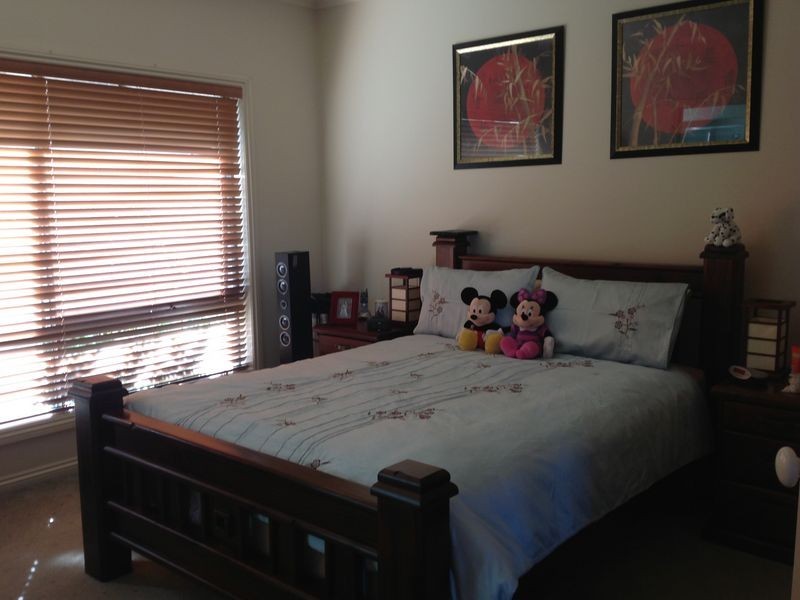 33 Waterside Drive, Cranbourne VIC 3977