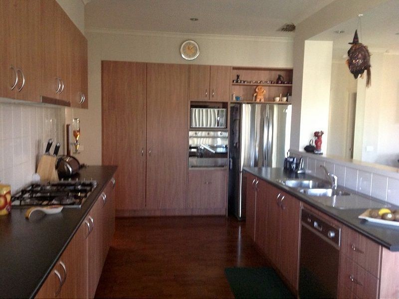 33 Waterside Drive, Cranbourne VIC 3977