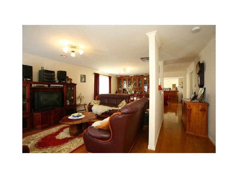 32 Banyalla Drive, Cranbourne VIC 3977