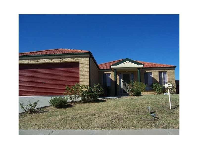 17 Fairhaven Boulevard, Cranbourne VIC 3977