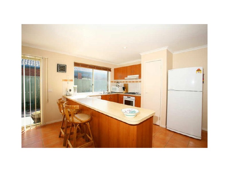 10 Horsham Drive, Cranbourne East VIC 3977