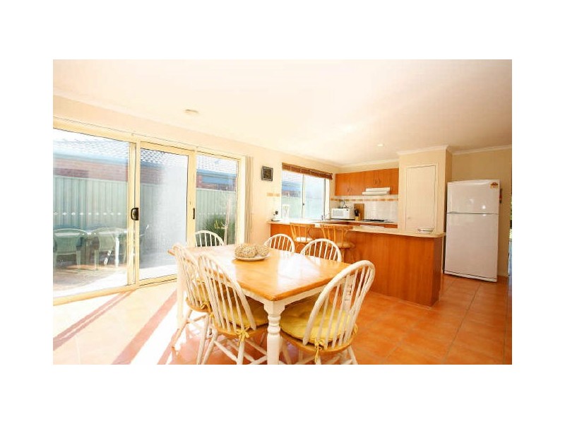 10 Horsham Drive, Cranbourne East VIC 3977