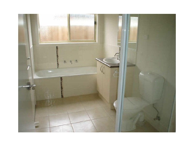 4/33 Breens Road, Cranbourne VIC 3977