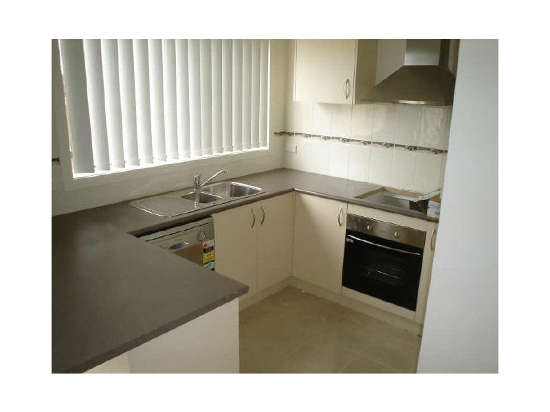 4/33 Breens Road, Cranbourne VIC 3977