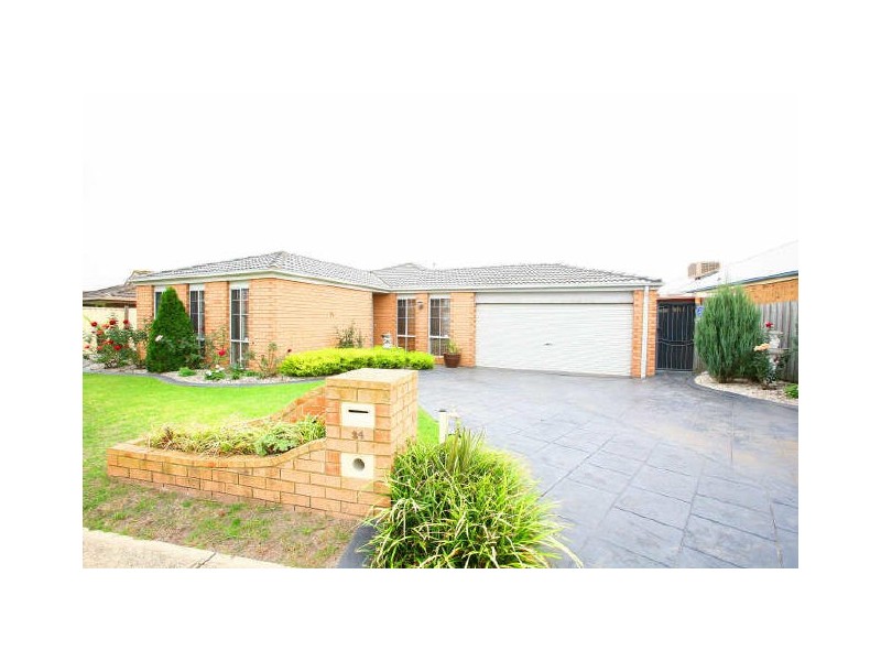 24 Horsfield Street, Cranbourne North VIC 3977