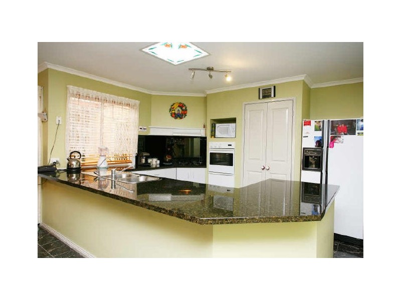 24 Horsfield Street, Cranbourne North VIC 3977