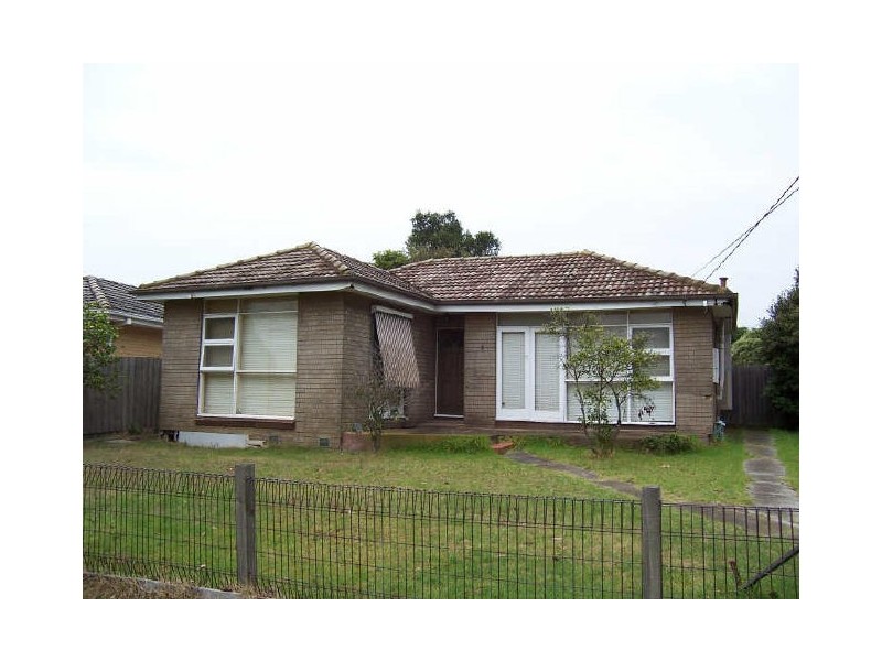 2 Greaves Street, Cranbourne VIC 3977