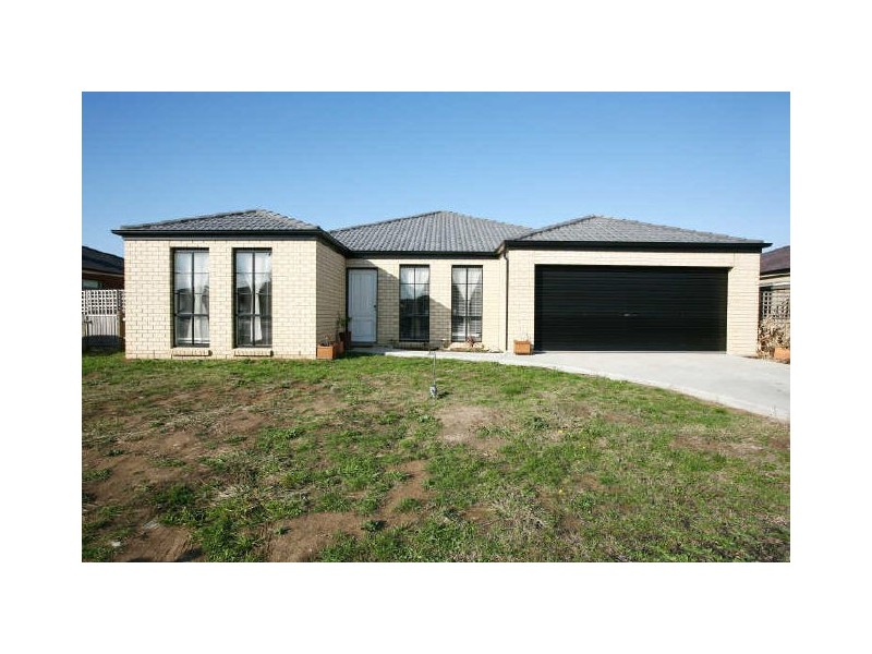 14 Dryandra Place, Cranbourne VIC 3977