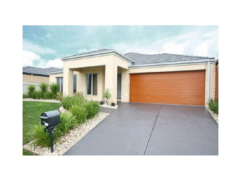 14 Barnby Grove, Cranbourne East VIC 3977