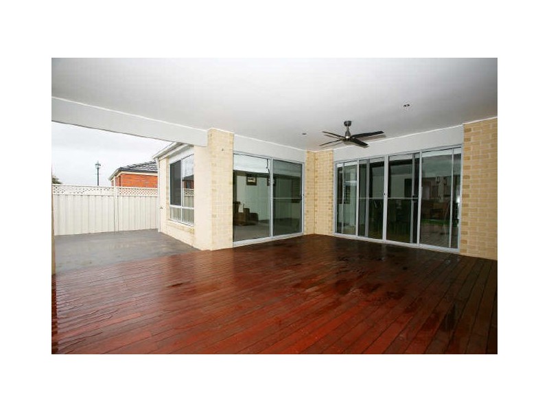 14 Barnby Grove, Cranbourne East VIC 3977