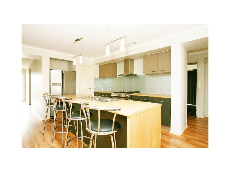 14 Barnby Grove, Cranbourne East VIC 3977