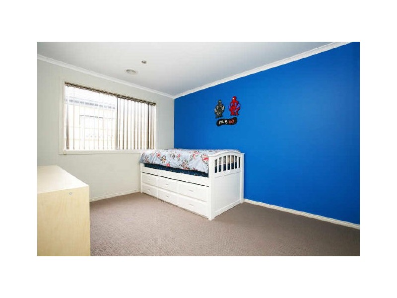 14 Barnby Grove, Cranbourne East VIC 3977