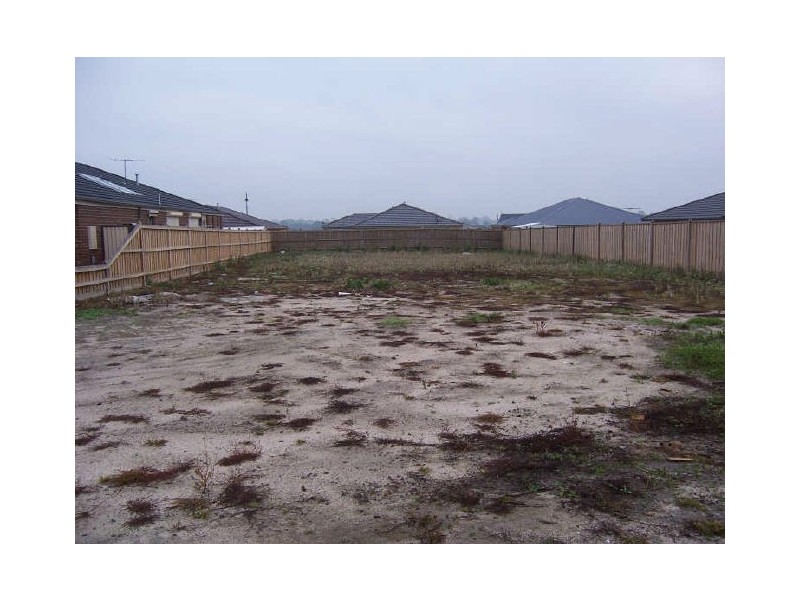 15 Bronson Circuit, Cranbourne North VIC 3977