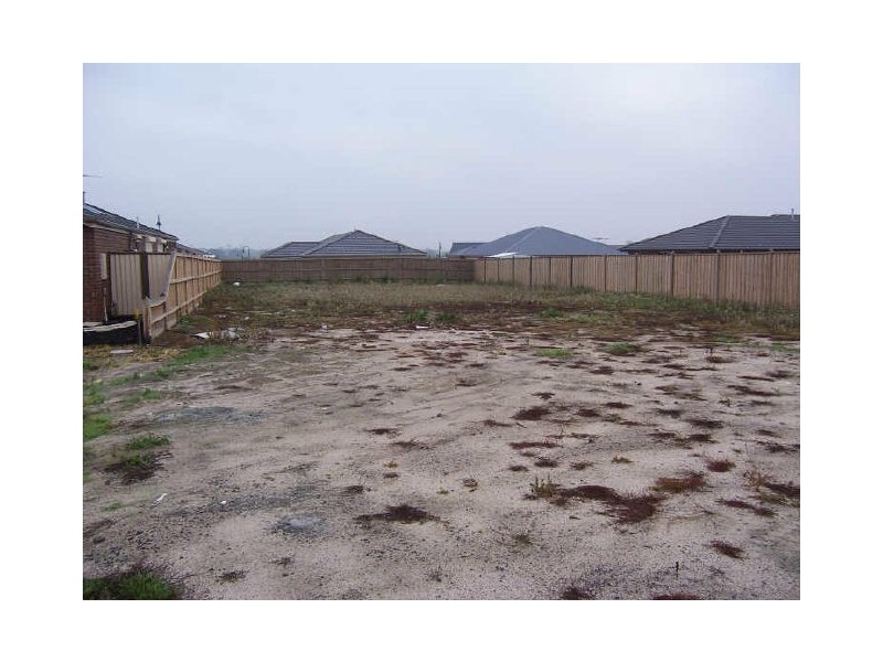 15 Bronson Circuit, Cranbourne North VIC 3977