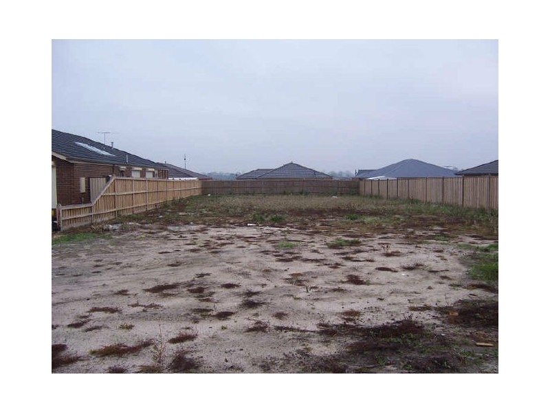 15 Bronson Circuit, Cranbourne North VIC 3977