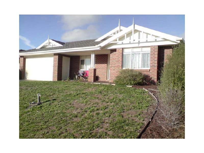 3 Durnoch Place, Cranbourne VIC 3977