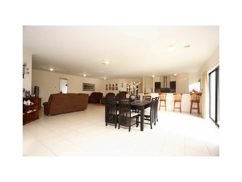 70 Scotsdale Drive, Cranbourne East VIC 3977