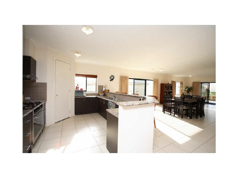 70 Scotsdale Drive, Cranbourne East VIC 3977
