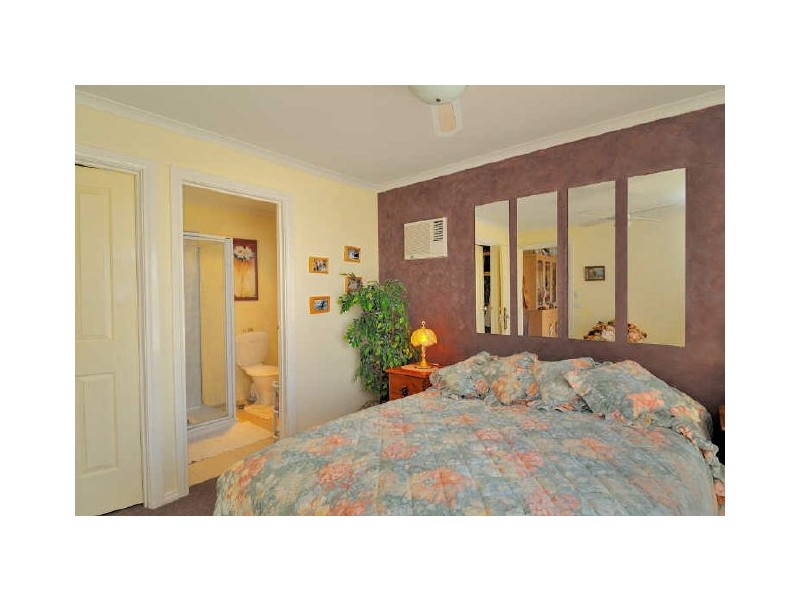 13 Cambridge Close, Cranbourne East VIC 3977